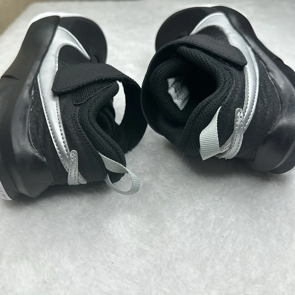 Toddlers Nike Tennis shoes size 13.5C - Picture 2 of 7